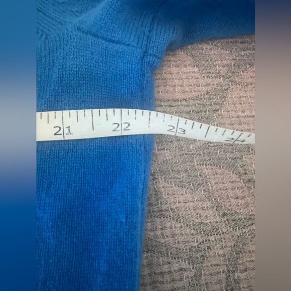 NEW J Crew Cashmere shrunken V-neck sweater - Picture 9 of 9